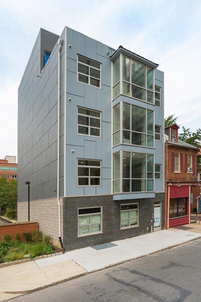 Building Photo - 1533 Cherry St