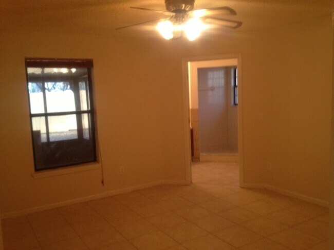 Foto del edificio - 3-Bedroom, 2-Bathroom single-family home brick construction