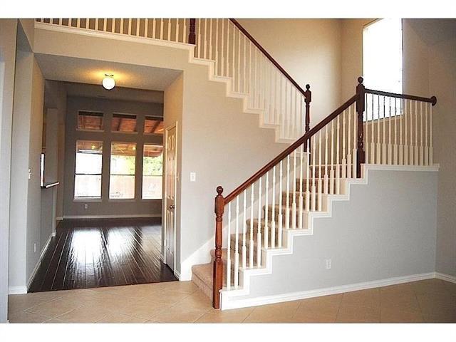 Foto del edificio - 9016 Enchanted Ridge Dr