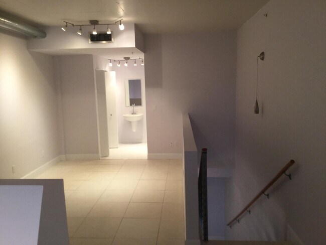 Foto del edificio - 690 SW 1st Ct