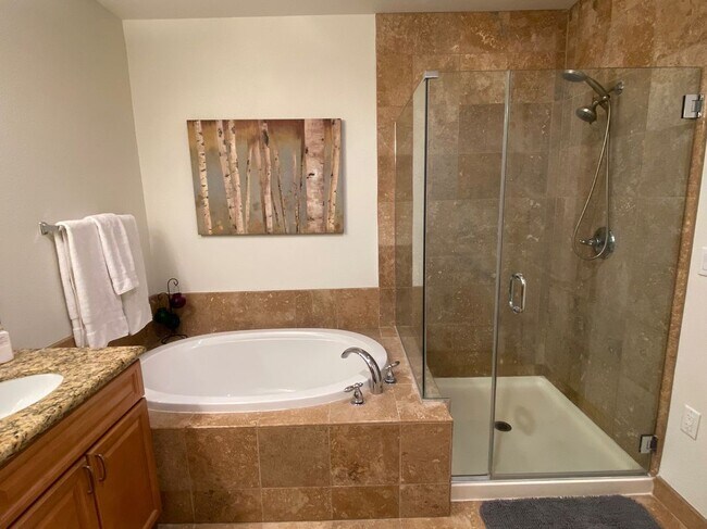 Building Photo - 2260 Village Walk Dr