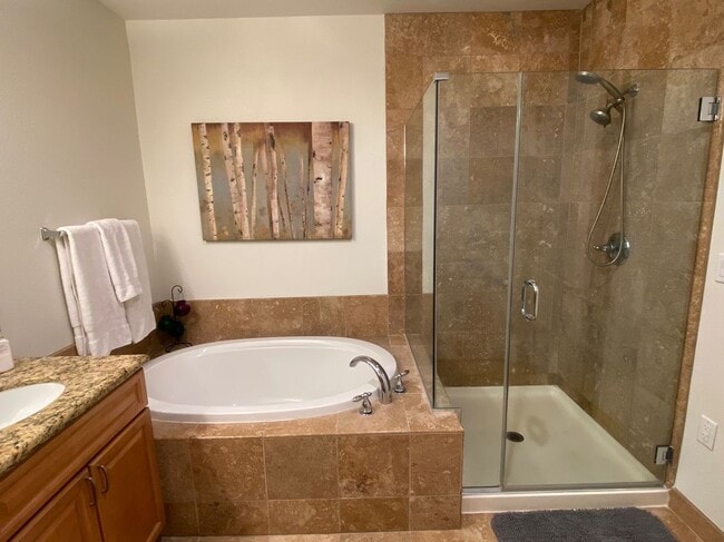 Foto del edificio - 2260 Village Walk Dr