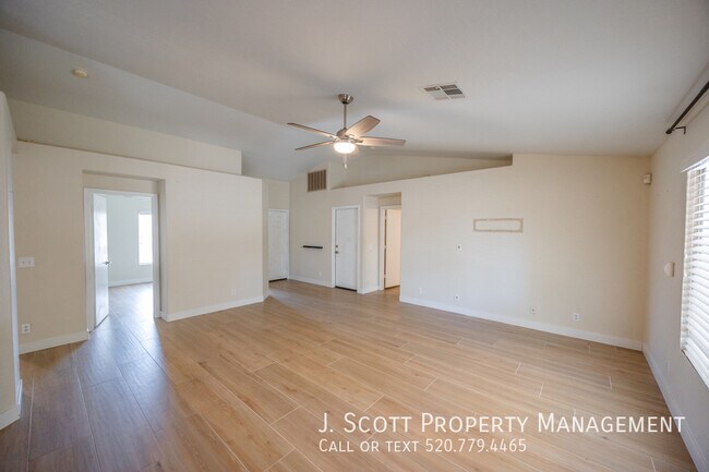 Building Photo - 2892 E Carla Vista Ct