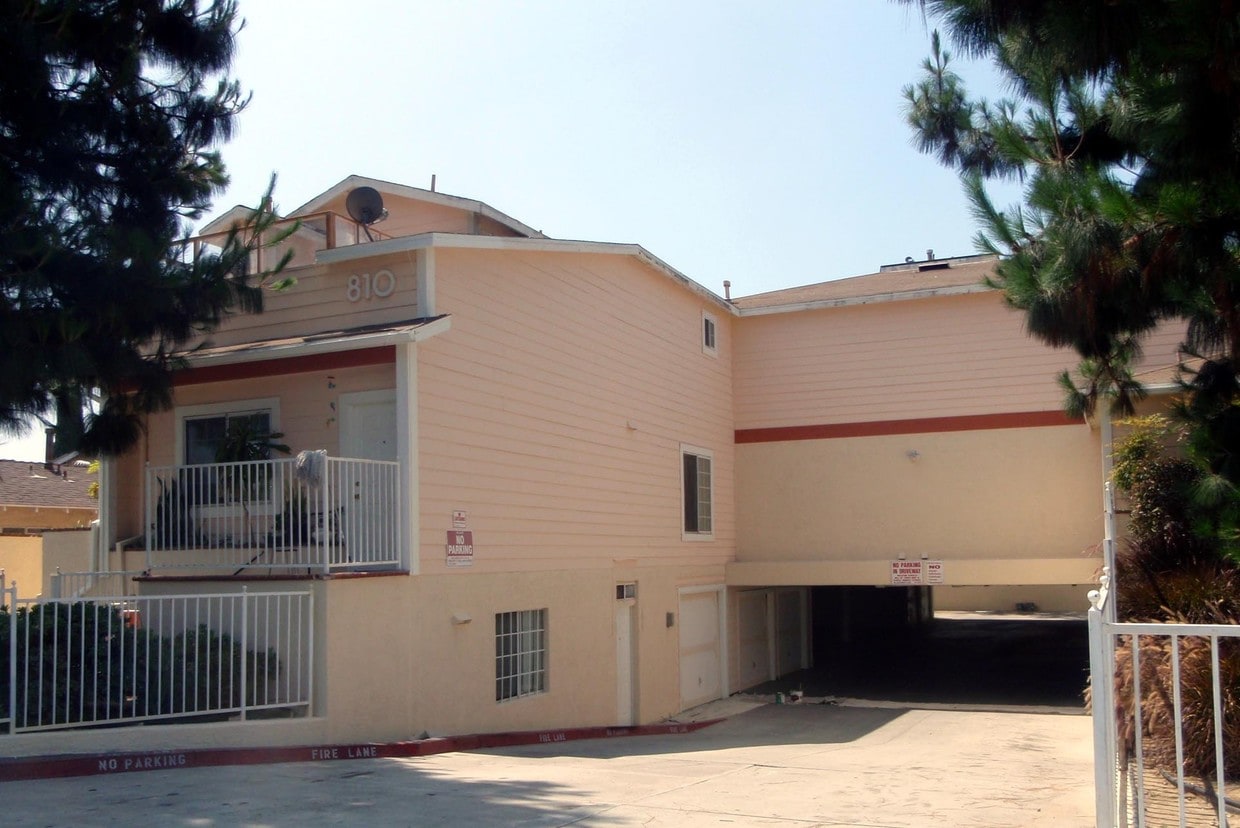 Building Photo - 810 W Romneya Dr