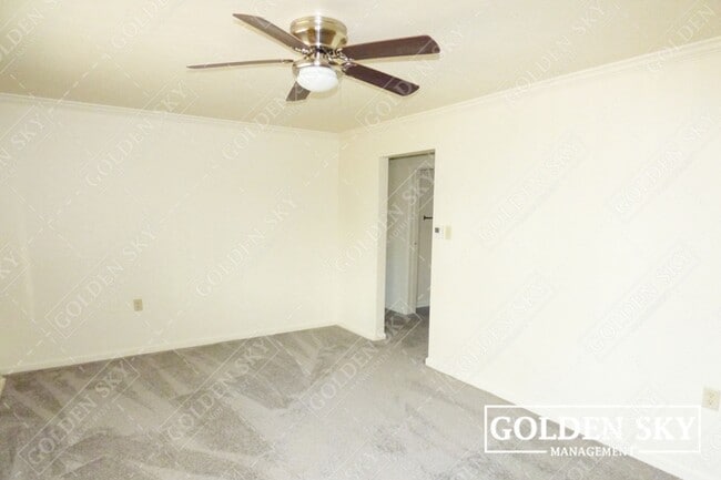 Foto del edificio - 3200 E Race St