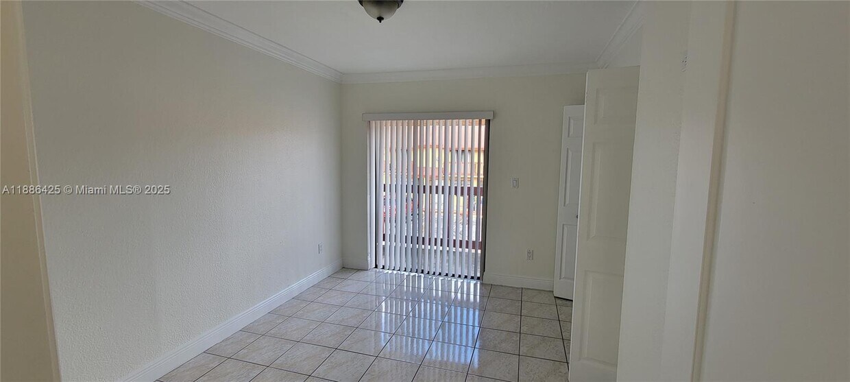 Primary Photo - 2211 W 52nd St