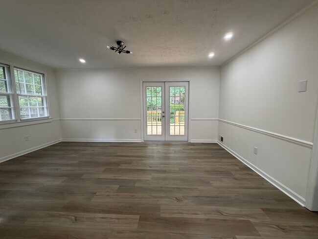Foto del edificio - 3-Bedroom, 2.5-Bath House on Spacious Lot in west Athens, GA