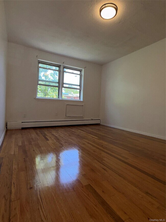 Foto del edificio - 1253 E 72nd St