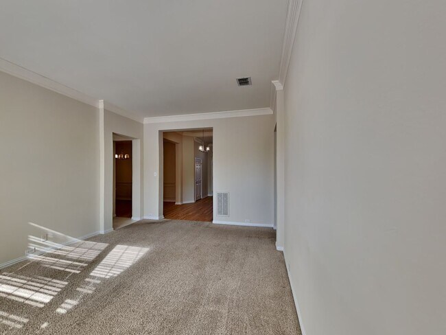 Foto del edificio - Stunning Home in the Highly Sought-After Wellington Addition!