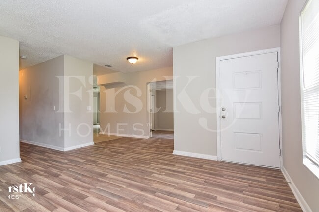 Building Photo - 500 Brenda Dr