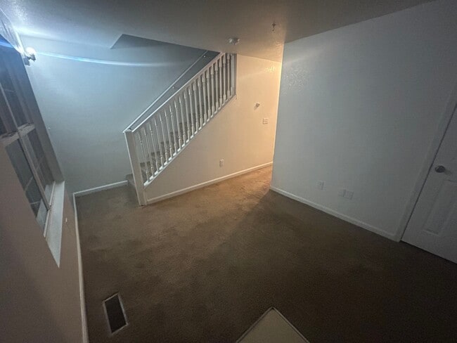 Building Photo - 520 Nova St