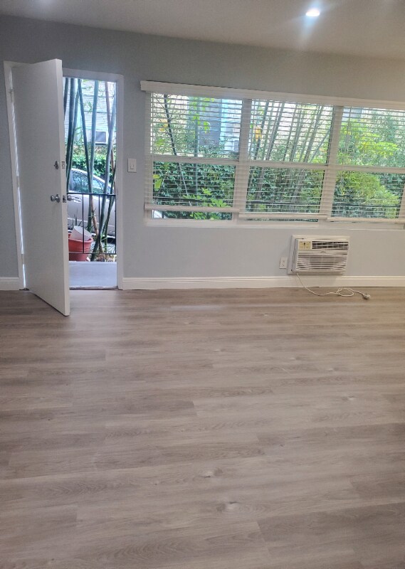 Foto del edificio - 8616 Holloway Dr