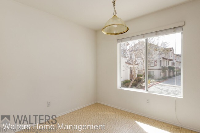Building Photo - 10358 Wateridge Cir