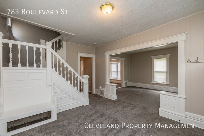 Foto del edificio - Renovated Akron Home