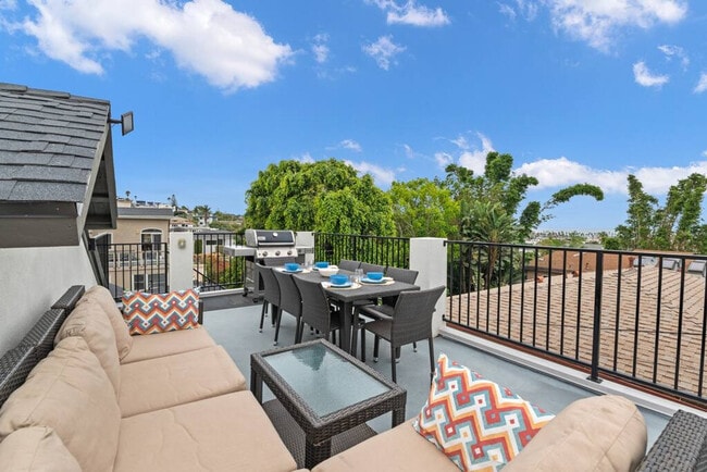 Building Photo - 4569 Cape May Ave