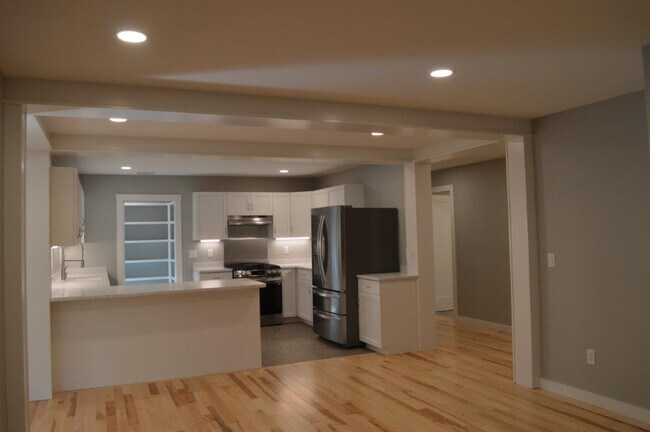 Building Photo - 5063 Williston Rd
