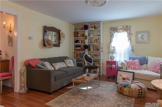 Foto del edificio - 115 Hobart Rd