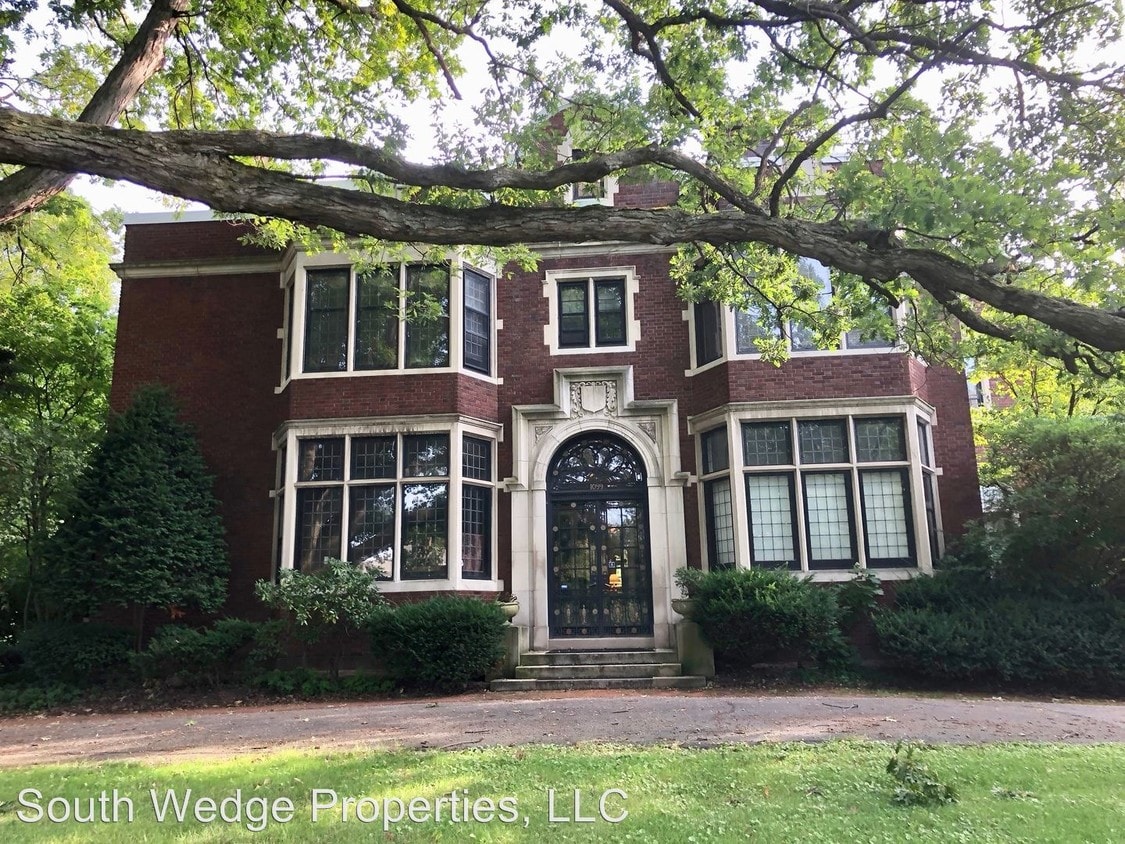 Primary Photo - 1099 East Ave