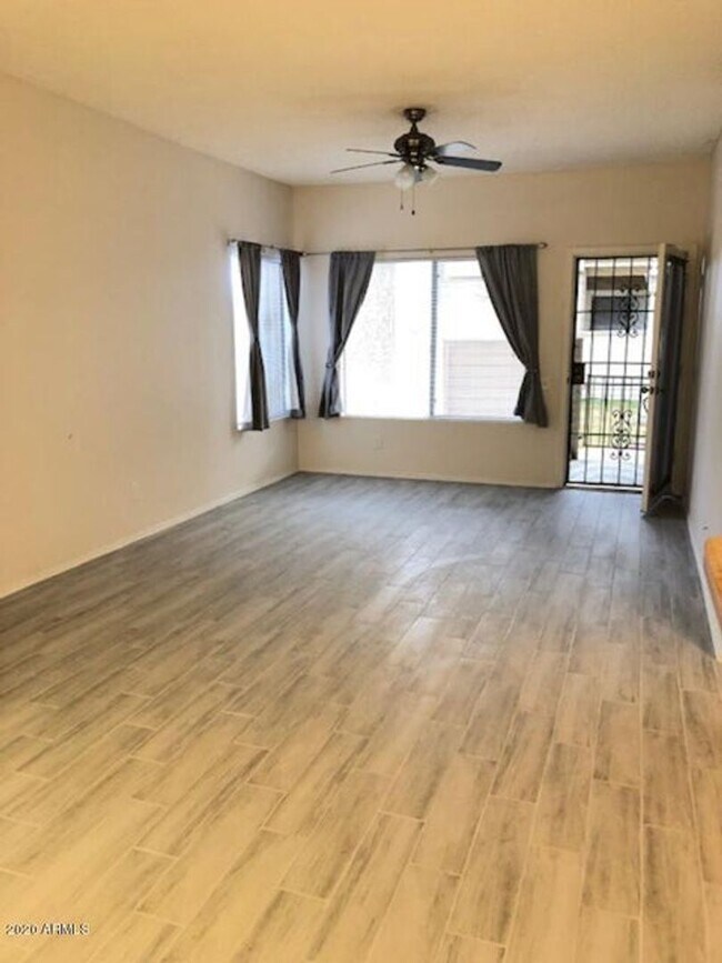 Foto del edificio - 2 MASTERS, 2 BATH FIRST FLOOR TEMPE CONDO