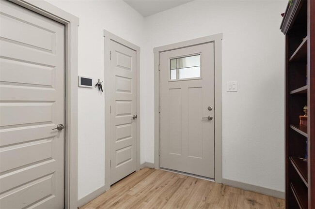 Foto del edificio - 2709 Golden Palms Ln