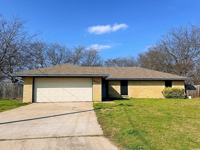 Photo - 607 Springtime Dr House