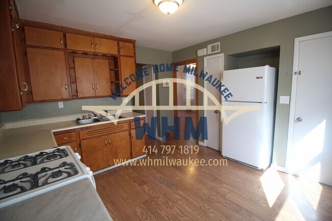 Foto del edificio - 331 E Deer Pl