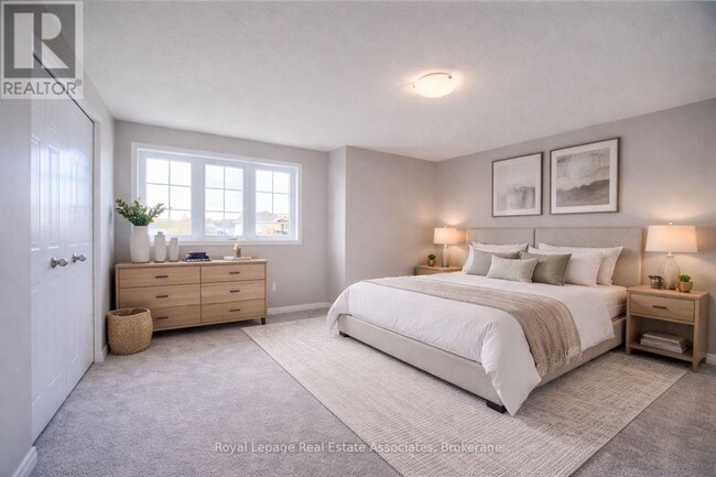 Building Photo - 32 Hackberry St