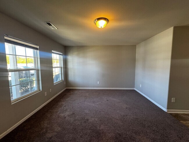 Foto del edificio - 3921 Village Park Ct