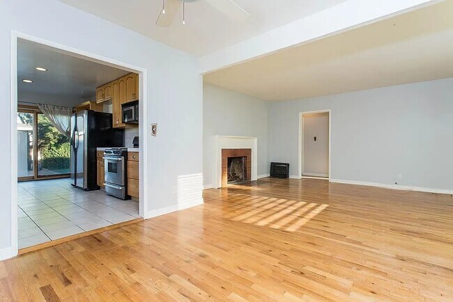 Foto del edificio - 2654 Granville Ave