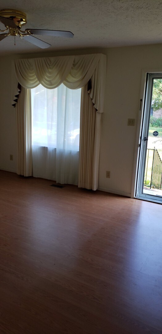 Foto del edificio - 3 Bedroom 1 bath House