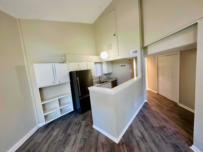 Building Photo - 2512 Riverfront Dr