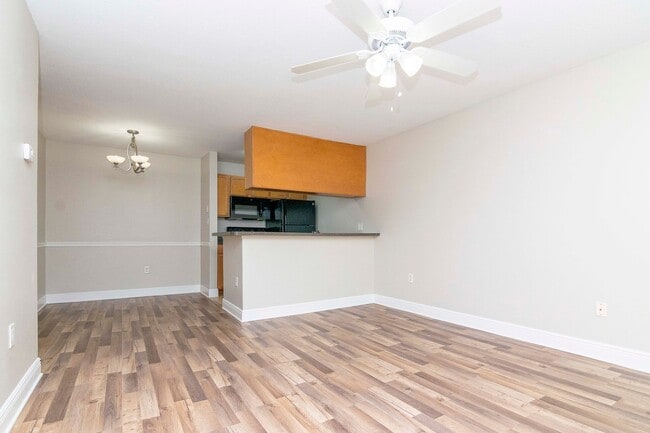 Building Photo - 2nd Floor - Recently Upgraded and Remodeled -1 Bedroom 1 Bath for Lease in Brandon, FL