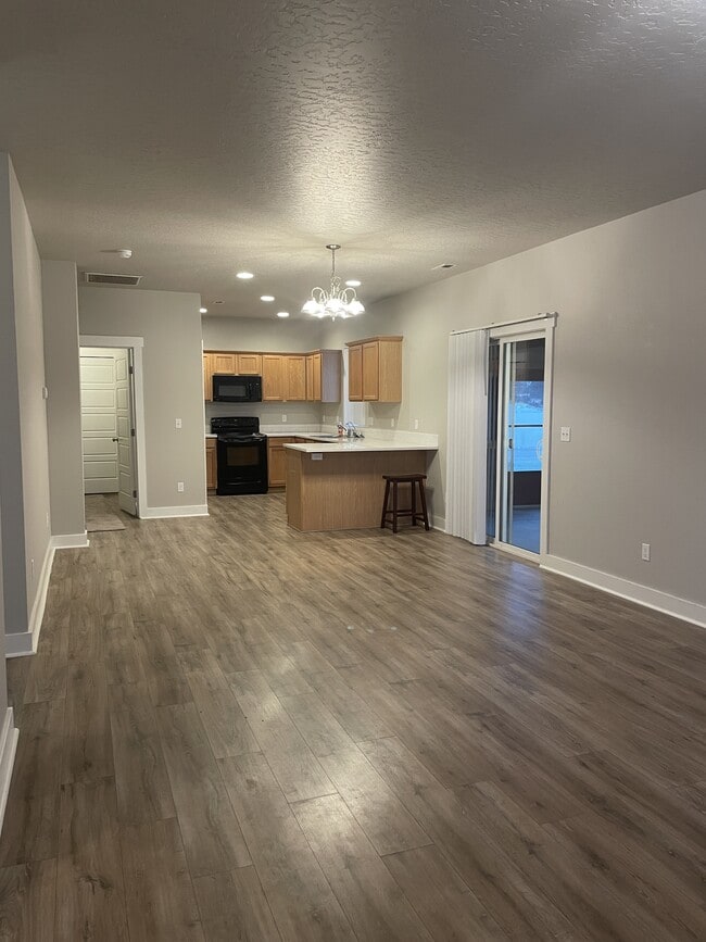 Building Photo - 447 N Baxter Way