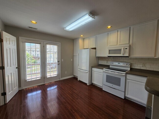 Foto del edificio - Three Finished Levels in the Heart of Brier Creek!