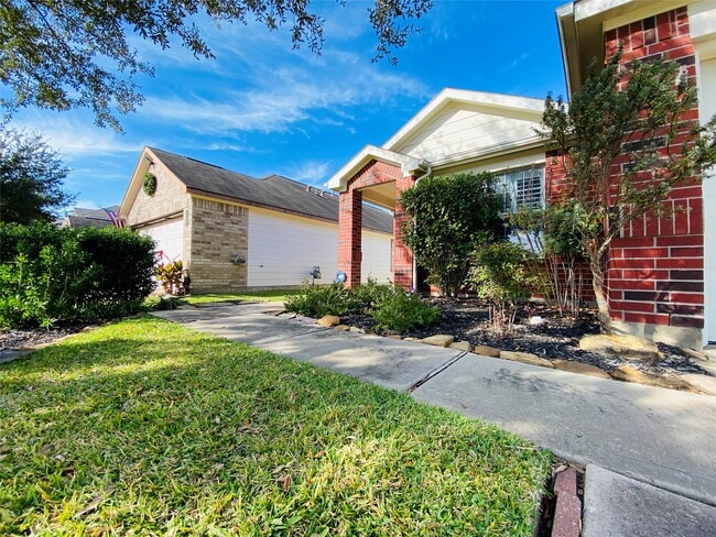 Building Photo - 24638 Lakecrest Village Dr