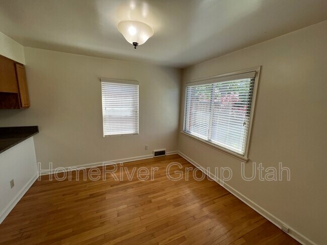 Foto del edificio - 1335 Thornton Ave