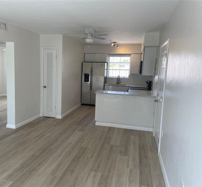 Photo - 2 BEDROOM 1 BATH | LITTLE HAVANA WITH PARKING Apartment
