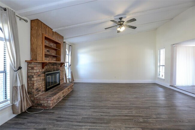 Building Photo - 4640 Ringgold Ln