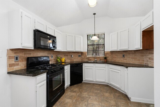 Foto del edificio - 22835 Sherioaks Ln