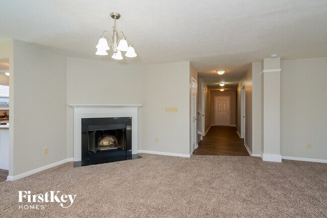 Building Photo - 2217 Hampton Dr
