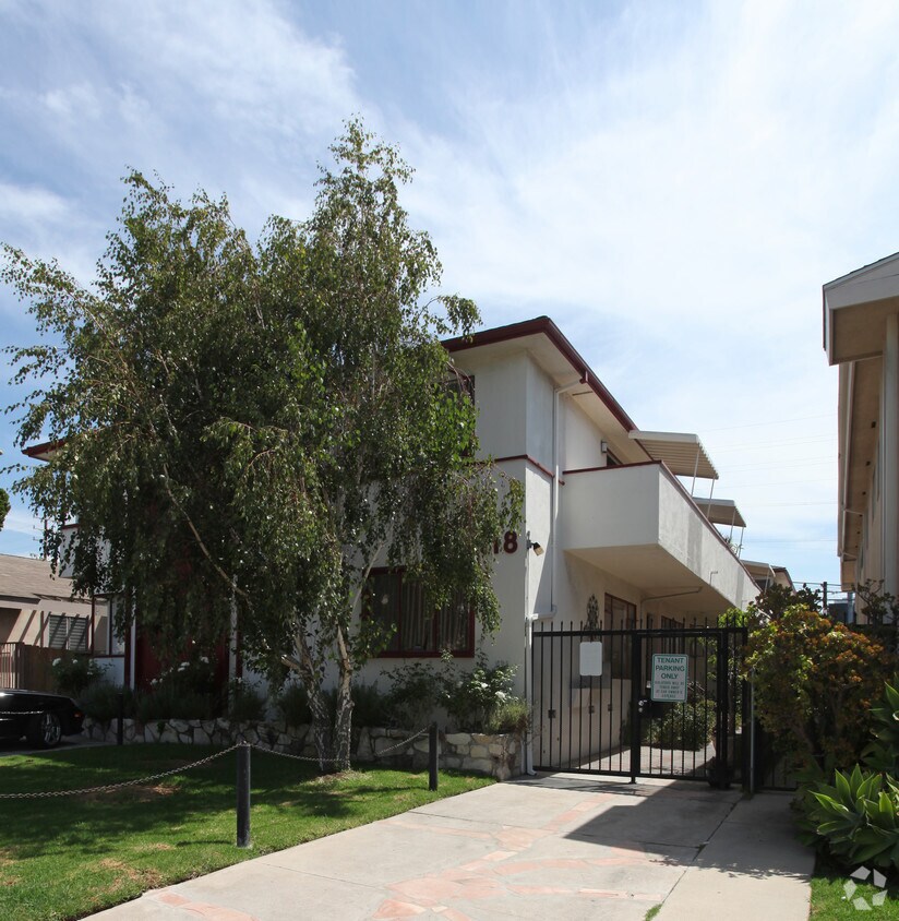 Foto del edificio - 118 S Hayworth Ave
