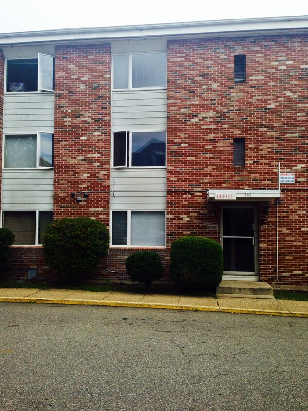 Primary Photo - Garfield Avenue Apartments