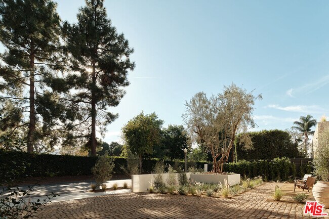 Foto del edificio - 10317 Valley Spring Ln