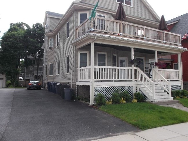 Building Photo - 65 Mapleton St