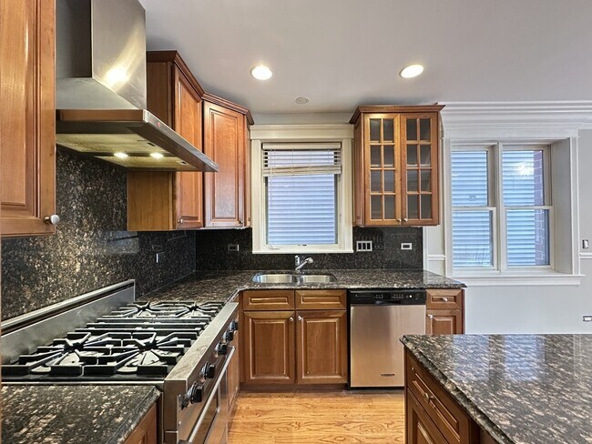 Foto del edificio - 3721 N Clifton Ave