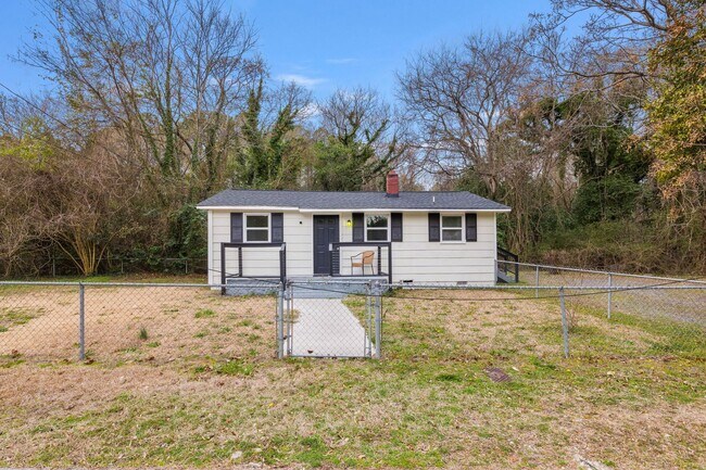 Foto del edificio - Adorable 3 bedroom 1 bathroom home!