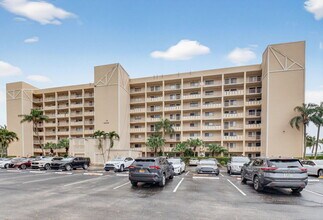 Building Photo - 6866 Huntington Ln