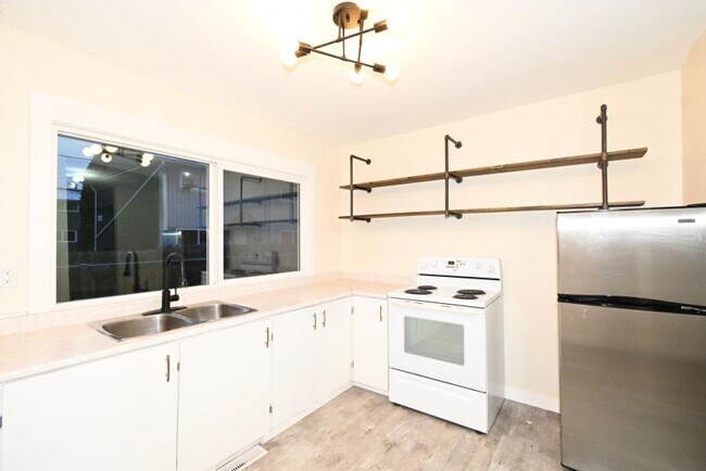 Photo du bâtiment - 4 bedroom in Prince George BC V2L 2V7