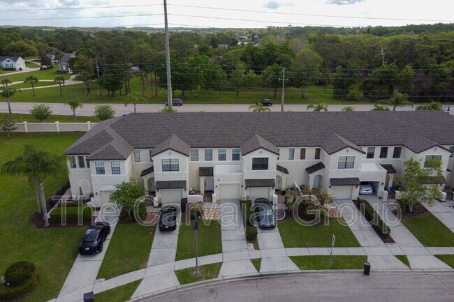 Foto del edificio - 2210 Seven Oaks Dr