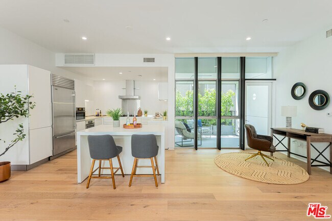 Foto del edificio - 825 Kings Rd